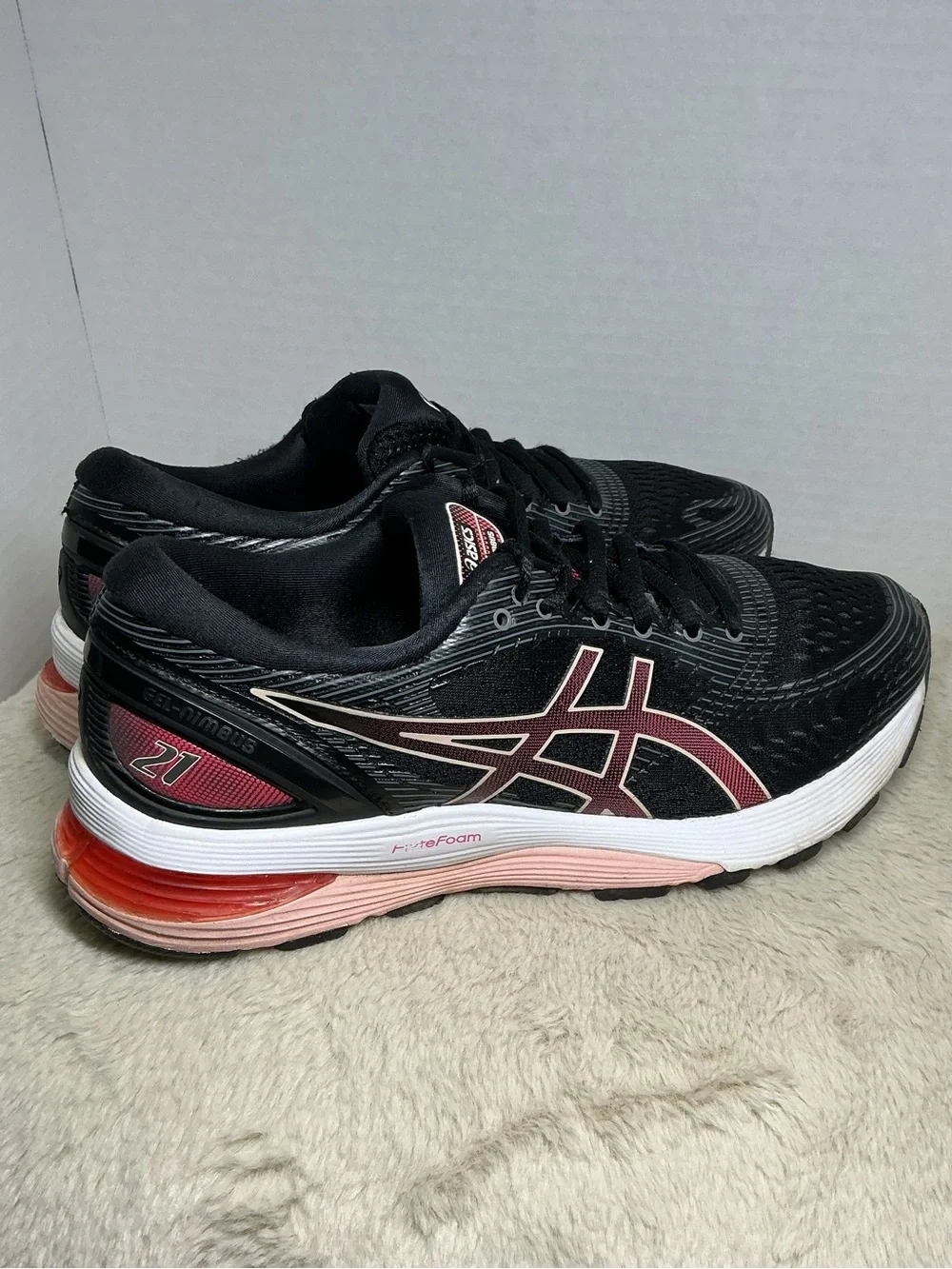 ASICS GEL-Nimbus 21 Women’s Running Shoes  Size 9 Black/Laser Pink  1012A156 EUC